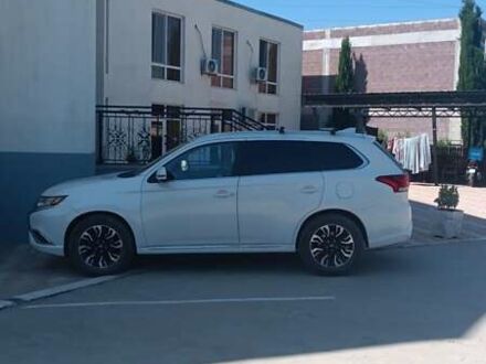 Мицубиси Аутлендер 2017 в Запорожье на Automoto.ua Мицубиси Аутлендер, объемом двигателя 2 л и пробегом 60 тыс. км за 20500 $, фото 1 на Automoto.ua