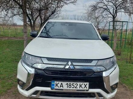 Мицубиси Аутлендер 2019 в Дружковке на Automoto.ua Мицубиси Аутлендер, объемом двигателя 2 л и пробегом 32 тыс. км за 25200 $, фото 1 на Automoto.ua