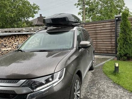 Мицубиси Аутлендер 2021 в Ровно на Automoto.ua Мицубиси Аутлендер, объемом двигателя 2.36 л и пробегом 65 тыс. км за 27500 $, фото 1 на Automoto.ua
