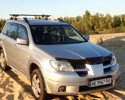 Серый Мицубиси Аутлендер, объемом двигателя 2 л и пробегом 138 тыс. км за 7600 $, фото 1 на Automoto.ua