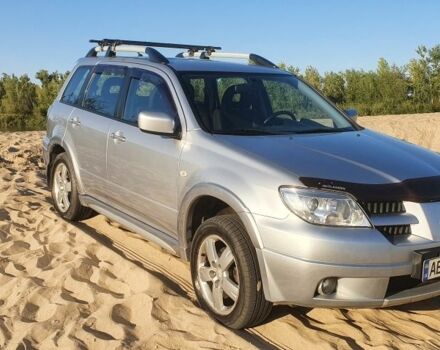 Серый Мицубиси Аутлендер, объемом двигателя 2 л и пробегом 138 тыс. км за 7600 $, фото 3 на Automoto.ua