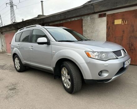 Серый Мицубиси Аутлендер, объемом двигателя 2 л и пробегом 250 тыс. км за 4700 $, фото 4 на Automoto.ua