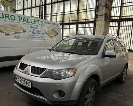 Серый Мицубиси Аутлендер, объемом двигателя 2 л и пробегом 250 тыс. км за 4700 $, фото 2 на Automoto.ua