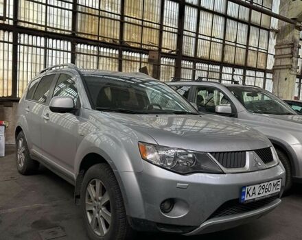 Серый Мицубиси Аутлендер, объемом двигателя 2 л и пробегом 250 тыс. км за 4700 $, фото 1 на Automoto.ua