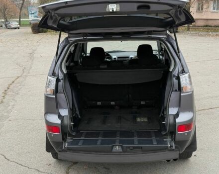 Серый Мицубиси Аутлендер, объемом двигателя 2 л и пробегом 275 тыс. км за 8500 $, фото 14 на Automoto.ua