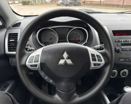 Серый Мицубиси Аутлендер, объемом двигателя 2 л и пробегом 275 тыс. км за 8500 $, фото 9 на Automoto.ua