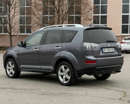 Серый Мицубиси Аутлендер, объемом двигателя 2 л и пробегом 275 тыс. км за 8500 $, фото 1 на Automoto.ua