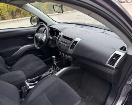 Серый Мицубиси Аутлендер, объемом двигателя 2 л и пробегом 275 тыс. км за 8500 $, фото 8 на Automoto.ua