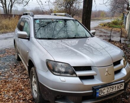 Серый Мицубиси Аутлендер, объемом двигателя 2 л и пробегом 371 тыс. км за 5700 $, фото 2 на Automoto.ua