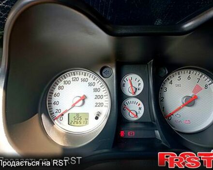 Серый Мицубиси Аутлендер, объемом двигателя 2 л и пробегом 280 тыс. км за 5500 $, фото 2 на Automoto.ua