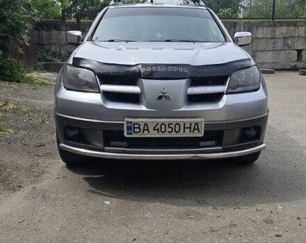 Серый Мицубиси Аутлендер, объемом двигателя 2 л и пробегом 300 тыс. км за 7000 $, фото 2 на Automoto.ua