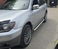 Серый Мицубиси Аутлендер, объемом двигателя 2 л и пробегом 300 тыс. км за 7000 $, фото 1 на Automoto.ua