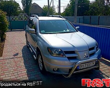 Серый Мицубиси Аутлендер, объемом двигателя 2 л и пробегом 280 тыс. км за 5500 $, фото 1 на Automoto.ua