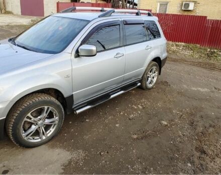 Серый Мицубиси Аутлендер, объемом двигателя 2 л и пробегом 205 тыс. км за 6000 $, фото 2 на Automoto.ua