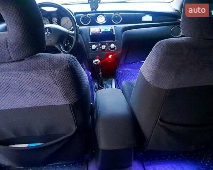 Серый Мицубиси Аутлендер, объемом двигателя 2 л и пробегом 400 тыс. км за 5000 $, фото 1 на Automoto.ua