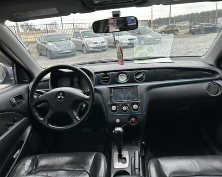 Серый Мицубиси Аутлендер, объемом двигателя 0 л и пробегом 265 тыс. км за 6300 $, фото 7 на Automoto.ua