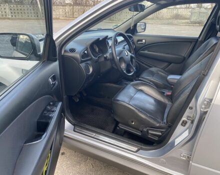 Сірий Міцубісі Аутлендер, об'ємом двигуна 2 л та пробігом 228 тис. км за 6300 $, фото 6 на Automoto.ua