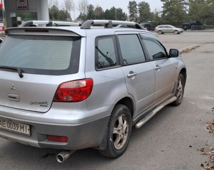 Серый Мицубиси Аутлендер, объемом двигателя 2 л и пробегом 240 тыс. км за 3900 $, фото 3 на Automoto.ua