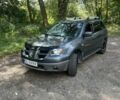 Серый Мицубиси Аутлендер, объемом двигателя 2 л и пробегом 240 тыс. км за 2500 $, фото 1 на Automoto.ua