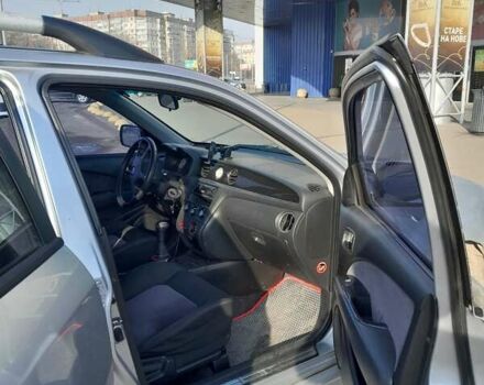 Серый Мицубиси Аутлендер, объемом двигателя 2 л и пробегом 320 тыс. км за 7300 $, фото 2 на Automoto.ua