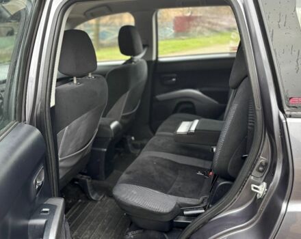 Серый Мицубиси Аутлендер, объемом двигателя 2 л и пробегом 290 тыс. км за 4500 $, фото 3 на Automoto.ua