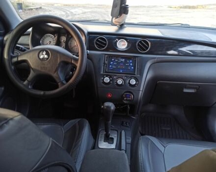 Серый Мицубиси Аутлендер, объемом двигателя 2.4 л и пробегом 317 тыс. км за 5200 $, фото 7 на Automoto.ua