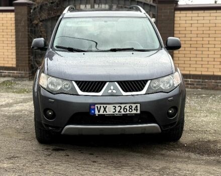 Серый Мицубиси Аутлендер, объемом двигателя 2 л и пробегом 290 тыс. км за 4500 $, фото 1 на Automoto.ua