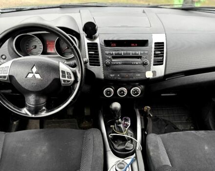 Серый Мицубиси Аутлендер, объемом двигателя 2 л и пробегом 290 тыс. км за 4500 $, фото 7 на Automoto.ua