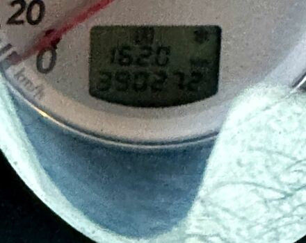 Серый Мицубиси Аутлендер, объемом двигателя 2 л и пробегом 390 тыс. км за 5400 $, фото 3 на Automoto.ua