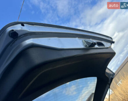 Серый Мицубиси Аутлендер, объемом двигателя 2 л и пробегом 220 тыс. км за 4550 $, фото 12 на Automoto.ua