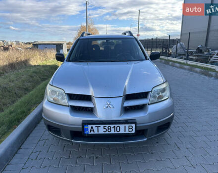 Серый Мицубиси Аутлендер, объемом двигателя 2 л и пробегом 220 тыс. км за 4550 $, фото 3 на Automoto.ua