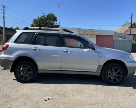 Серый Мицубиси Аутлендер, объемом двигателя 2 л и пробегом 225 тыс. км за 5999 $, фото 2 на Automoto.ua