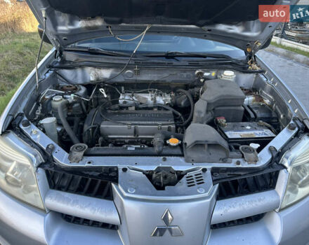 Серый Мицубиси Аутлендер, объемом двигателя 2 л и пробегом 220 тыс. км за 4550 $, фото 26 на Automoto.ua