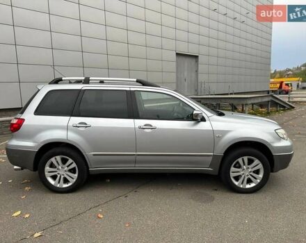 Серый Мицубиси Аутлендер, объемом двигателя 2 л и пробегом 236 тыс. км за 6600 $, фото 4 на Automoto.ua