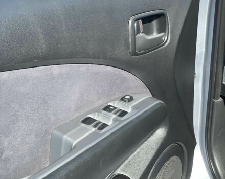 Серый Мицубиси Аутлендер, объемом двигателя 2 л и пробегом 225 тыс. км за 5999 $, фото 12 на Automoto.ua