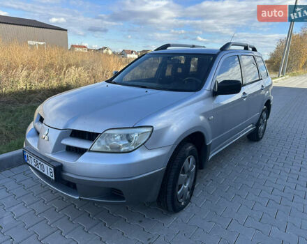 Серый Мицубиси Аутлендер, объемом двигателя 2 л и пробегом 220 тыс. км за 4550 $, фото 2 на Automoto.ua