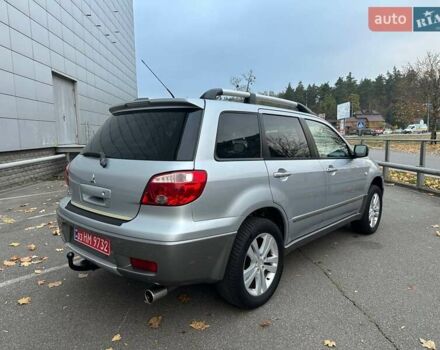 Серый Мицубиси Аутлендер, объемом двигателя 2 л и пробегом 236 тыс. км за 6600 $, фото 3 на Automoto.ua