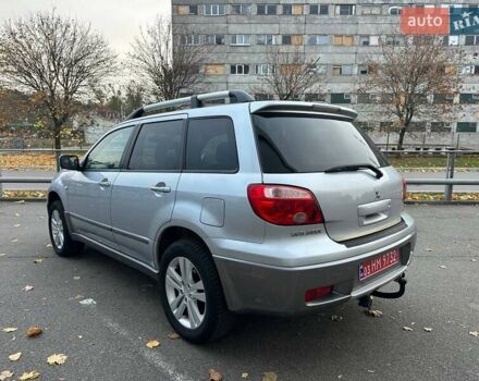Серый Мицубиси Аутлендер, объемом двигателя 2 л и пробегом 236 тыс. км за 6600 $, фото 1 на Automoto.ua