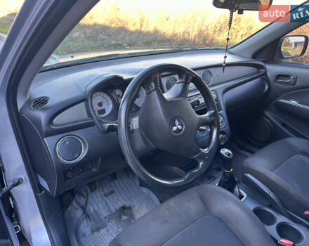 Серый Мицубиси Аутлендер, объемом двигателя 2 л и пробегом 220 тыс. км за 4550 $, фото 25 на Automoto.ua