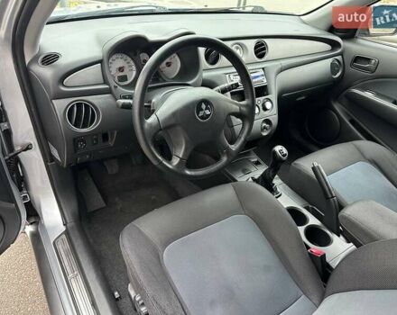 Серый Мицубиси Аутлендер, объемом двигателя 2 л и пробегом 236 тыс. км за 6600 $, фото 6 на Automoto.ua