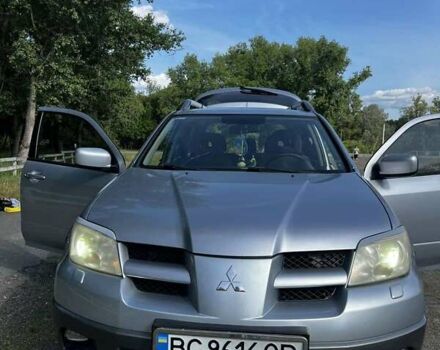 Сірий Міцубісі Аутлендер, об'ємом двигуна 2.38 л та пробігом 165 тис. км за 6000 $, фото 1 на Automoto.ua