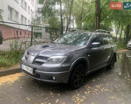 Серый Мицубиси Аутлендер, объемом двигателя 2 л и пробегом 363 тыс. км за 5000 $, фото 1 на Automoto.ua