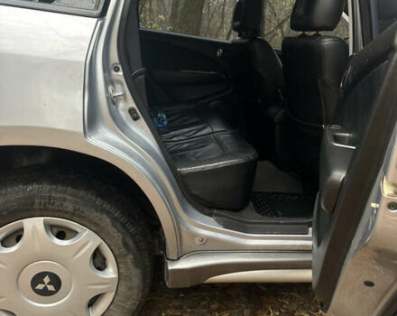 Сірий Міцубісі Аутлендер, об'ємом двигуна 2.38 л та пробігом 303 тис. км за 5200 $, фото 6 на Automoto.ua