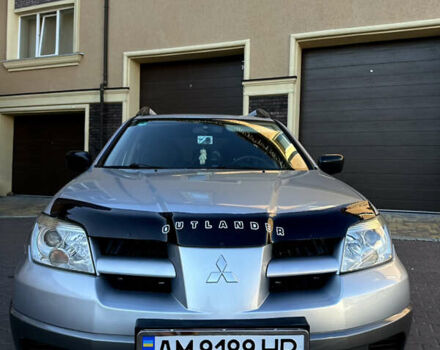 Серый Мицубиси Аутлендер, объемом двигателя 2 л и пробегом 316 тыс. км за 6500 $, фото 1 на Automoto.ua