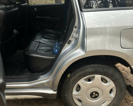 Сірий Міцубісі Аутлендер, об'ємом двигуна 2.38 л та пробігом 303 тис. км за 5200 $, фото 2 на Automoto.ua