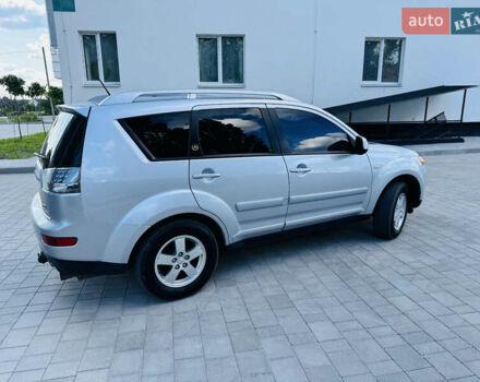 Серый Мицубиси Аутлендер, объемом двигателя 2 л и пробегом 179 тыс. км за 9500 $, фото 5 на Automoto.ua