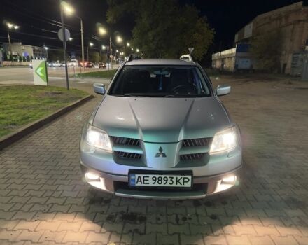 Серый Мицубиси Аутлендер, объемом двигателя 2 л и пробегом 200 тыс. км за 5400 $, фото 2 на Automoto.ua