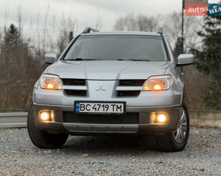 Серый Мицубиси Аутлендер, объемом двигателя 2.38 л и пробегом 204 тыс. км за 6990 $, фото 2 на Automoto.ua