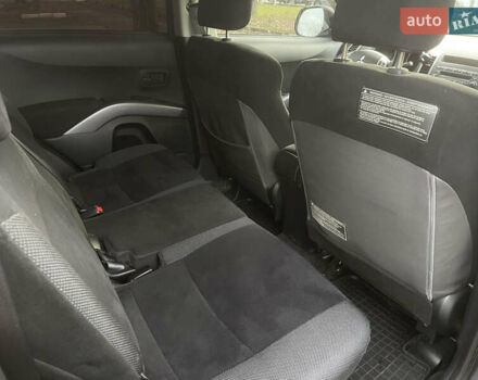 Серый Мицубиси Аутлендер, объемом двигателя 3 л и пробегом 157 тыс. км за 8500 $, фото 31 на Automoto.ua