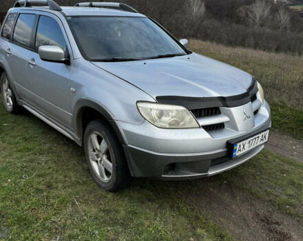 Серый Мицубиси Аутлендер, объемом двигателя 2 л и пробегом 288 тыс. км за 4300 $, фото 4 на Automoto.ua
